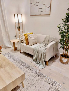 Modern 2bed Sutton
